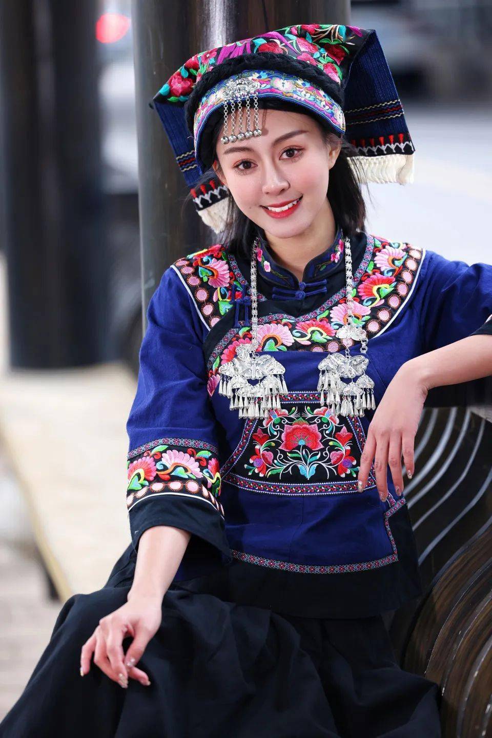 猜猜这套服装是哪个少数民族的?_贵州_罗甸_西南