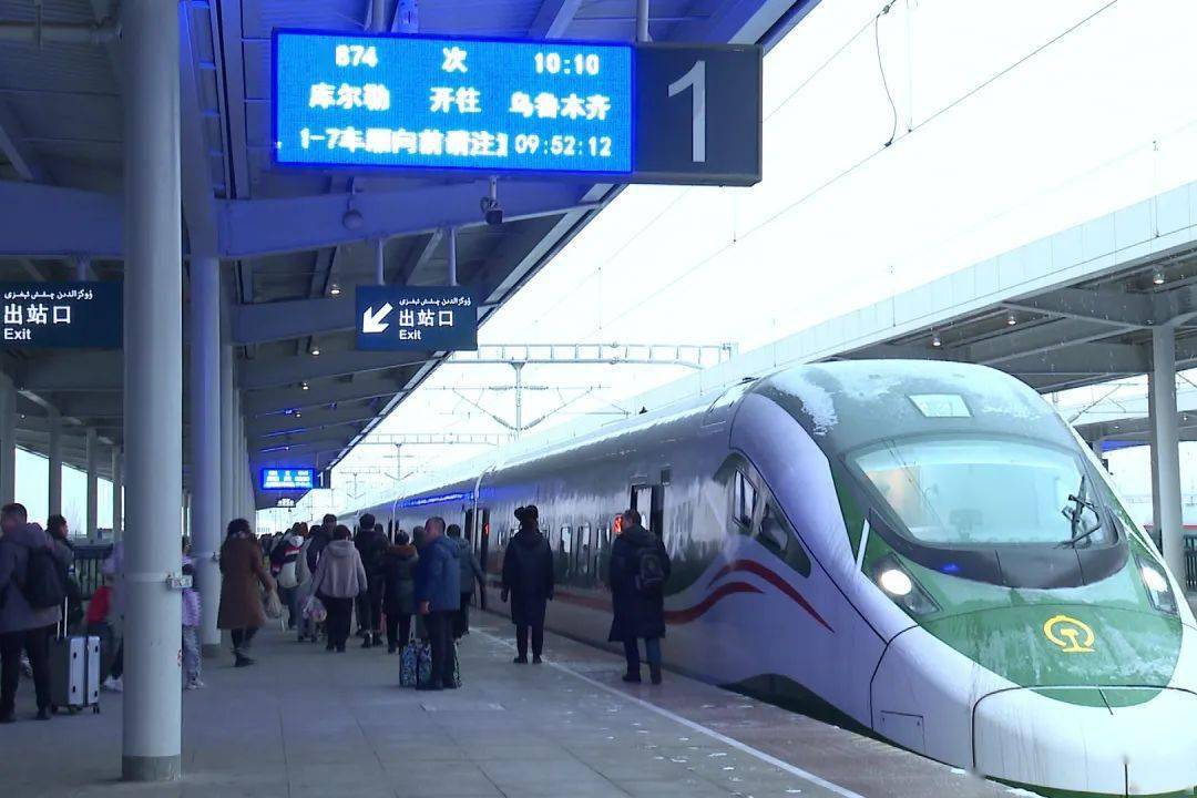 李晓雅_旅客_车厢