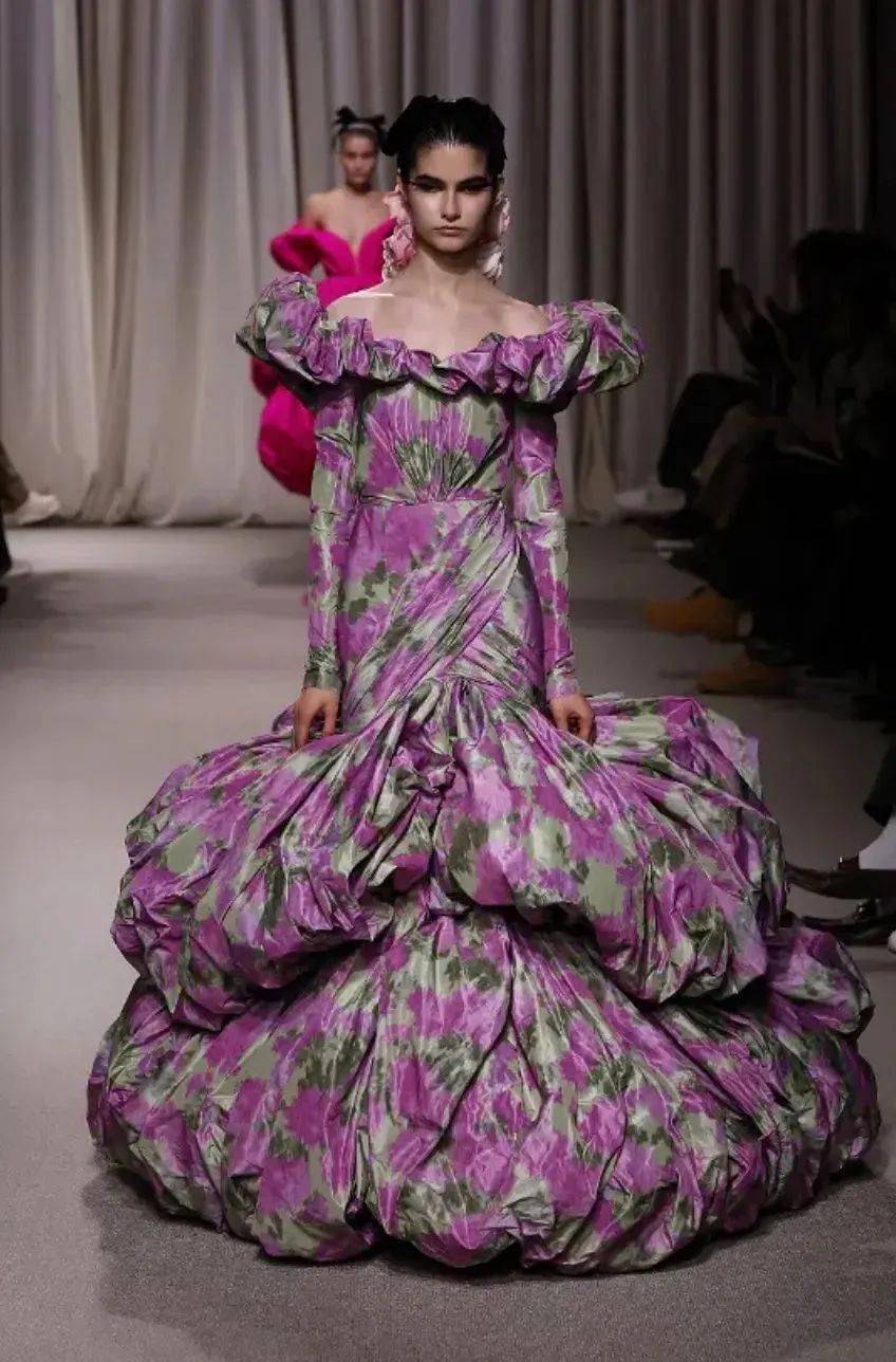 绮丽玫瑰,华美而惊艳 | giambattista valli 2024春夏_系列_高定_设计