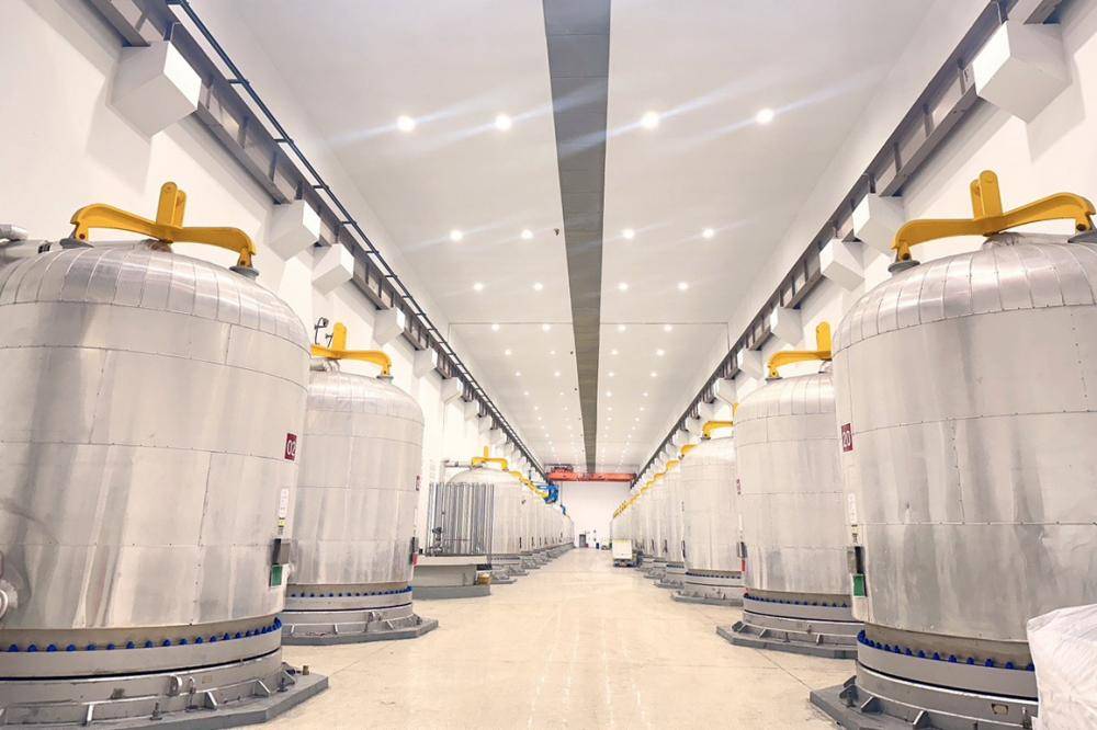 合盛硅业:10万吨多晶硅生产线量产 迈入光伏产业链核心领域