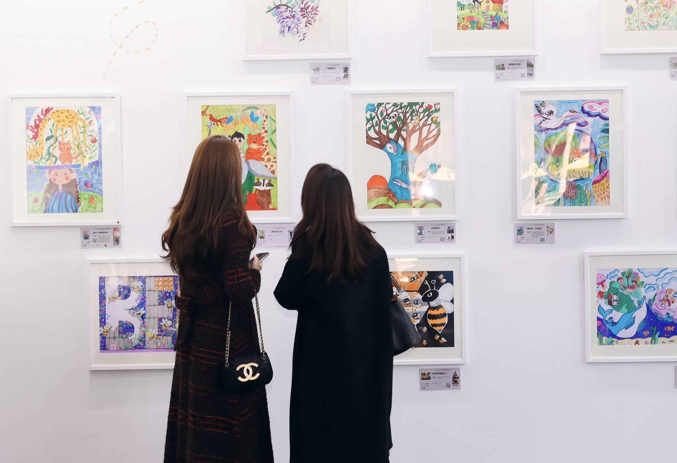 用画笔传播生态美,"向光而生"儿童公益画展落幕