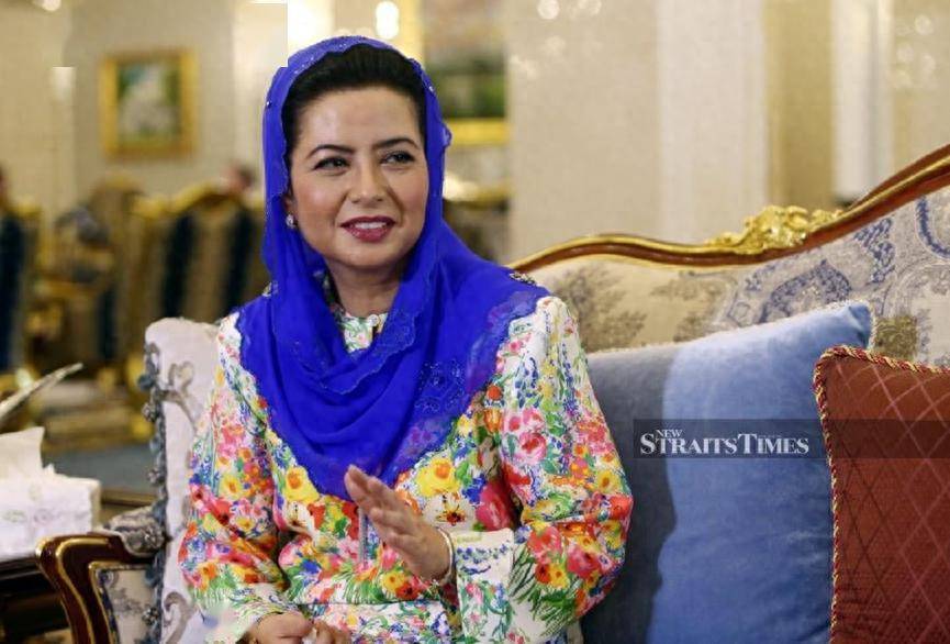 网友seeta在苏丹易卜拉欣社交帐号发布妻子相关的内容下留言:"她有着