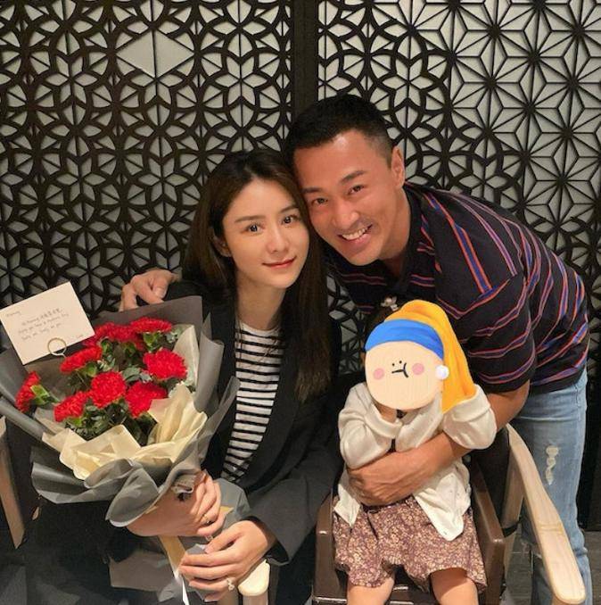 合照流出_张馨月_生活_婚礼