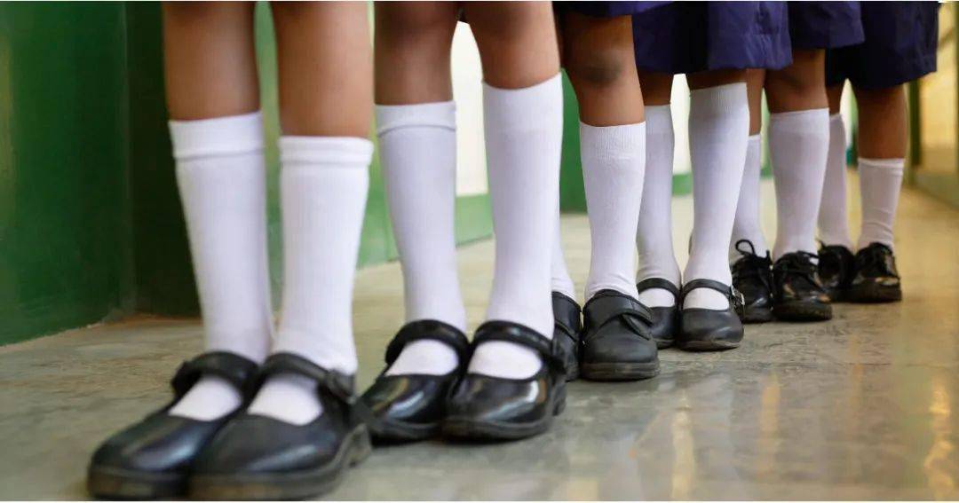 为什么日本学校要规定女生穿白色内衣?