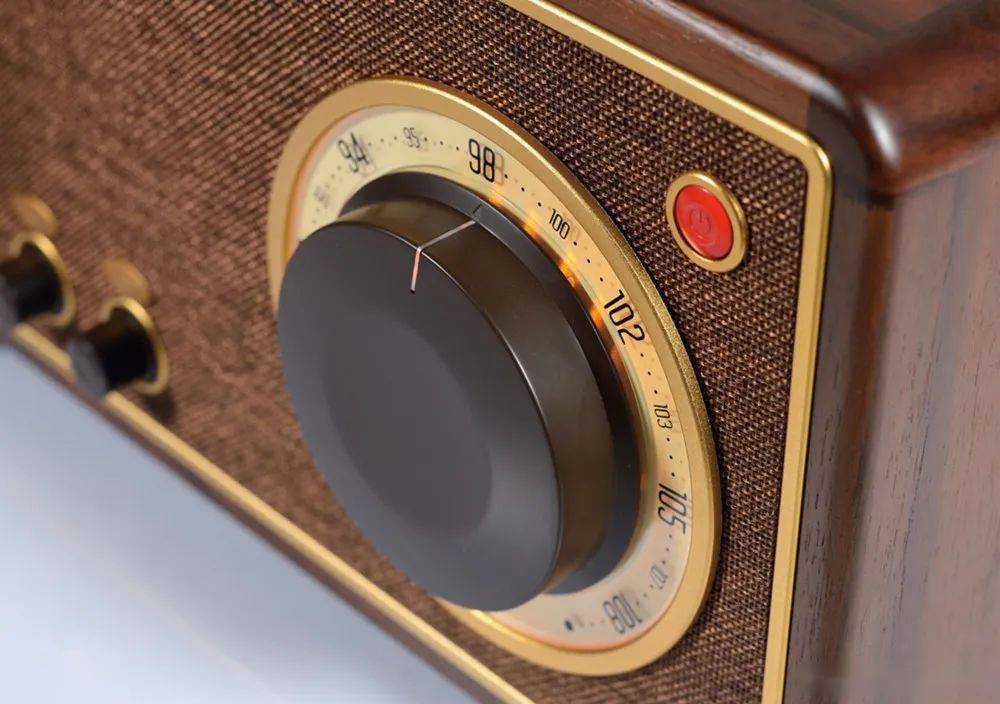 封面特写 | 找回当年听电台的感觉:德生r2024 30周年纪念版收音机
