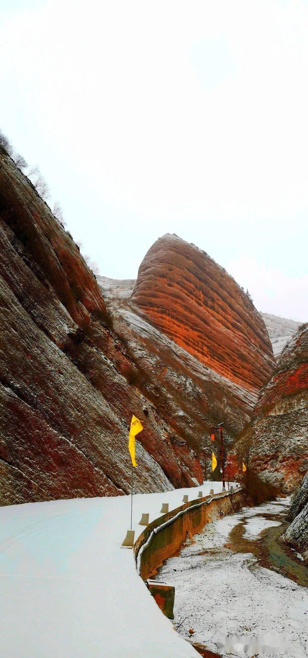 武山水帘洞:雪舞银装若仙境 冬来尽入图画中_景区_甘肃_石窟群