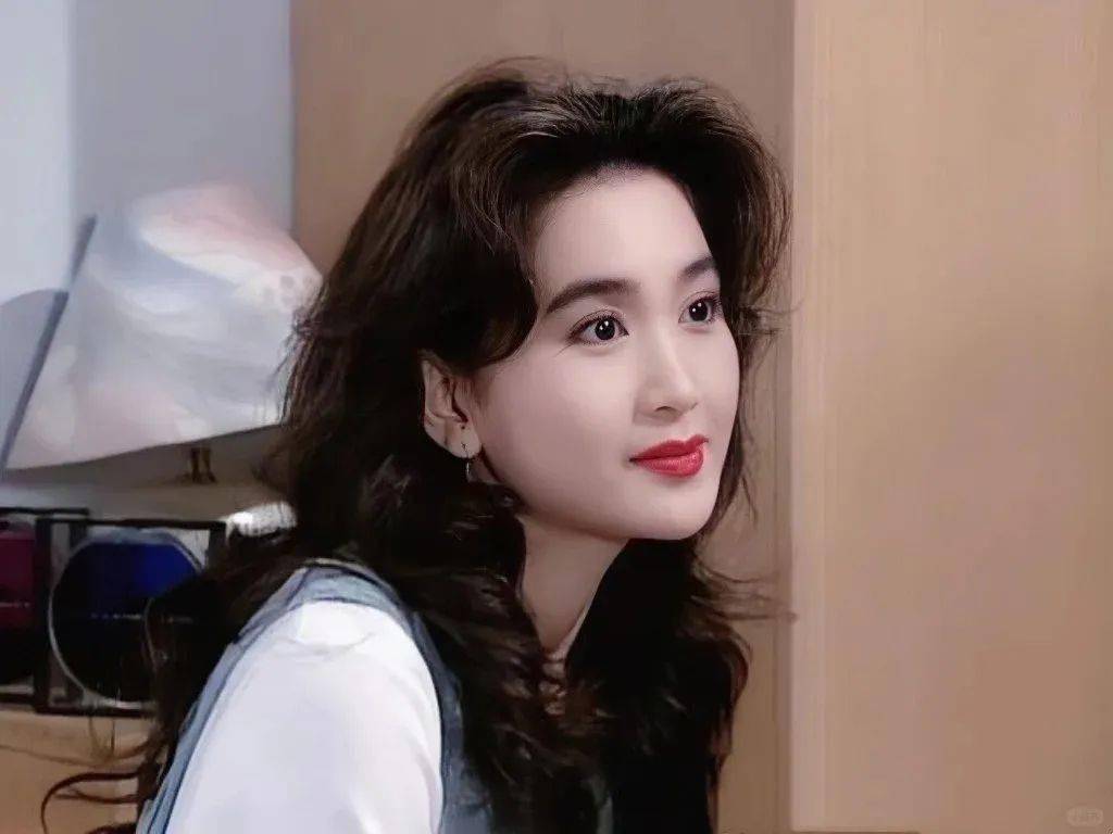 嫁入豪门23年,她赚麻了:豪宅7栋,拒生孩子还被老公宠上天_温碧霞_投资