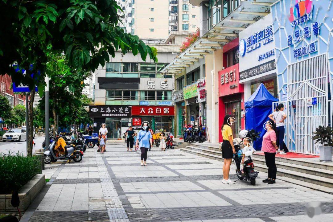 深圳有个"女人村",被价值千万豪宅包围着.