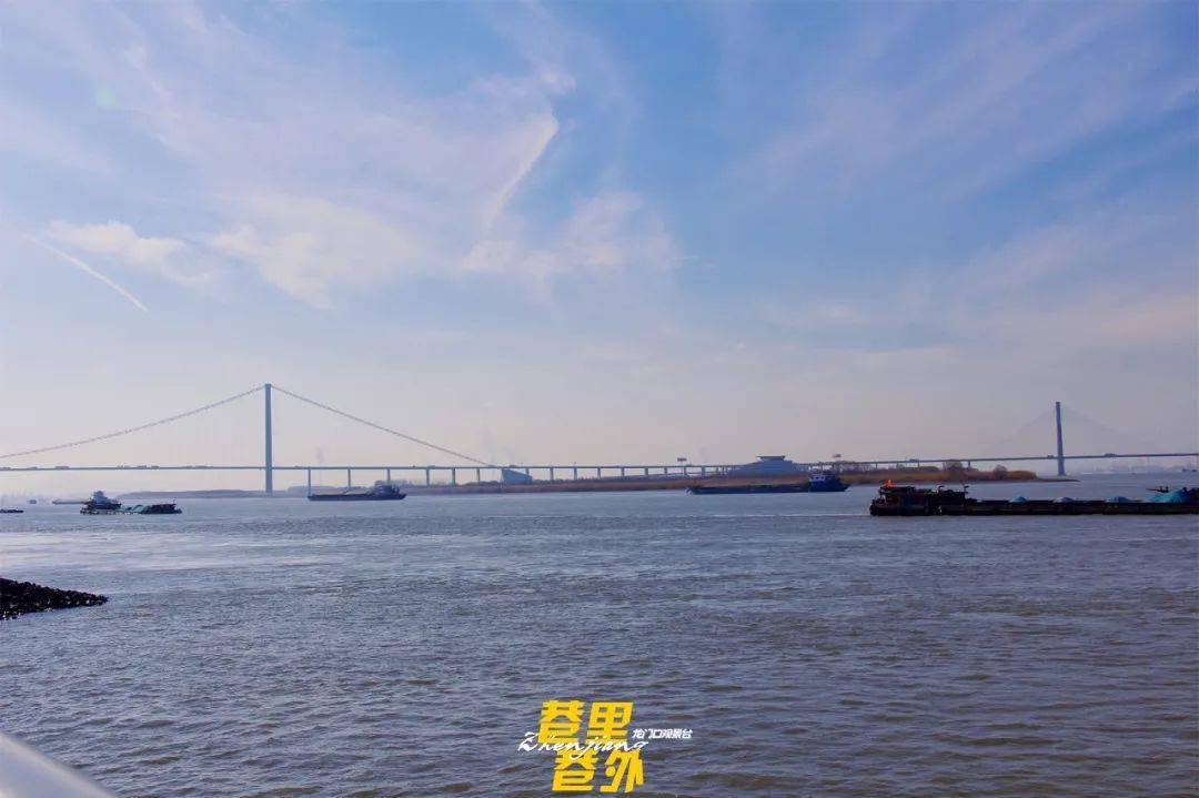 不用去海边,在镇江也能看到浪漫灯塔啦!_长江_miumiu_江堤