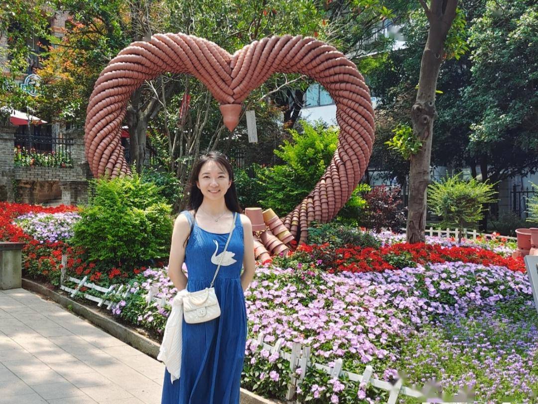 上联:笙歌间错新元肇启下联:礼贤复兴无忘初心横批:万里可期——薛晓