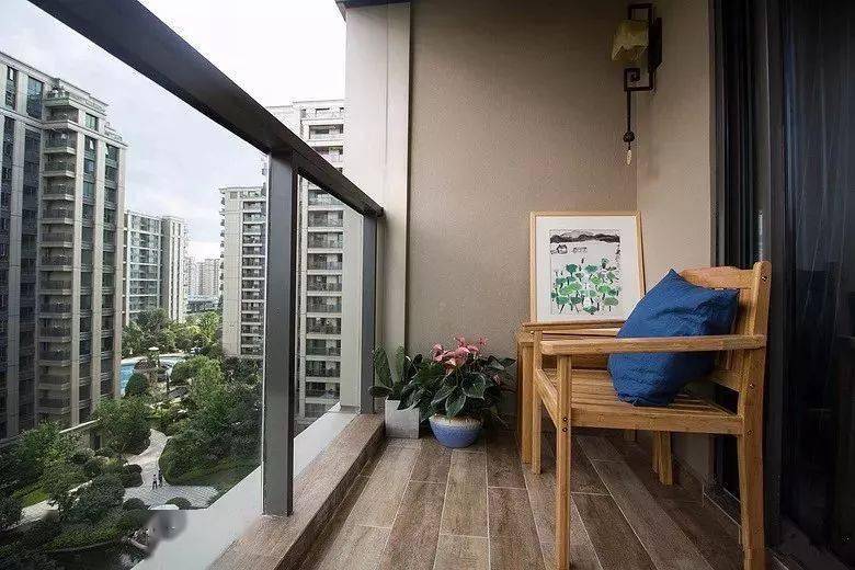 小户型阳台开放式设计,搭配美观护栏,营造舒适休闲空间_装修_玻璃