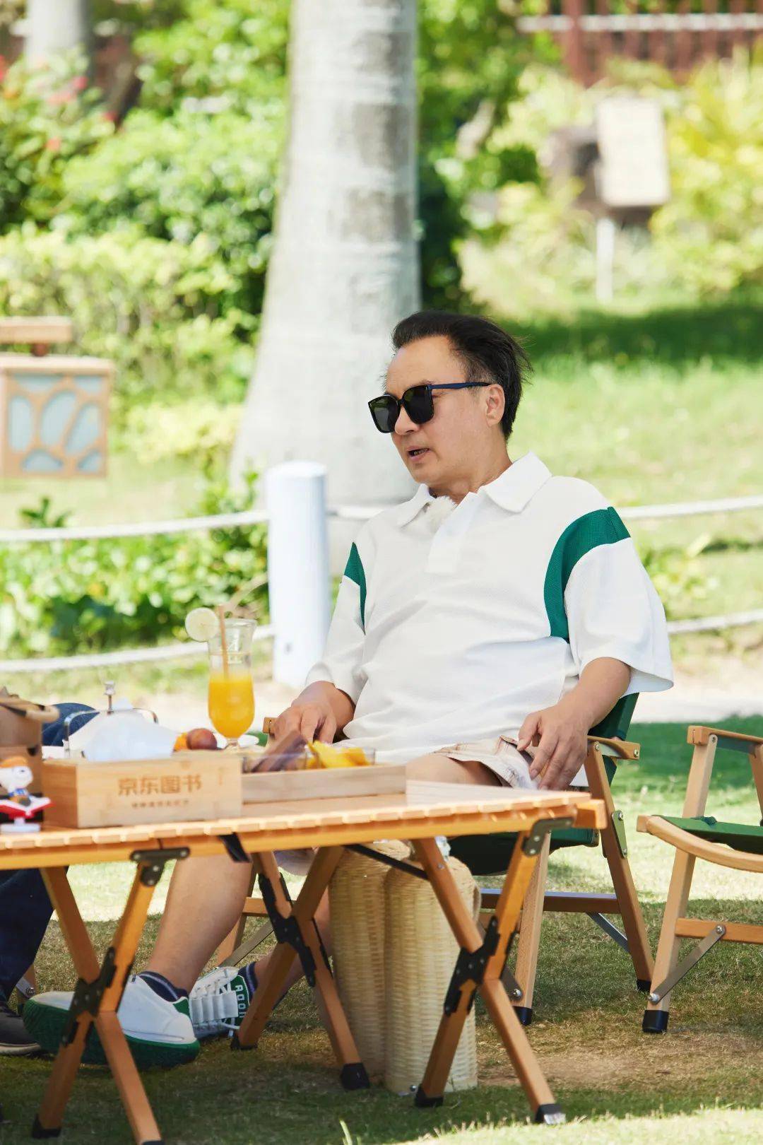 【新刊·怀人纪事】程永新 | 《唱歌的人不许掉眼泪——追忆德培》