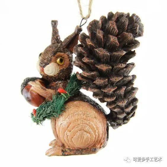 的艺术品,甚至只是把一个松果用绳子挂起来就能美美的让人观赏好几年