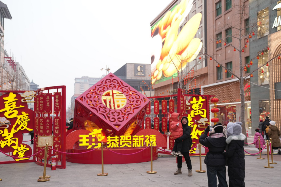 北京春节景观布置完成_小品_灯笼_灯饰