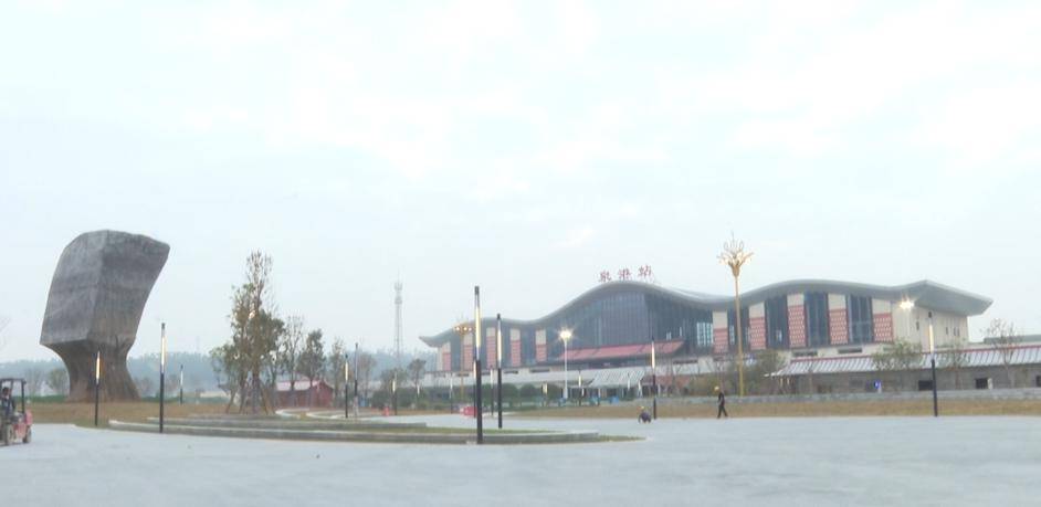 泉港高铁站停车场启用→_地下_交通_陈家辉