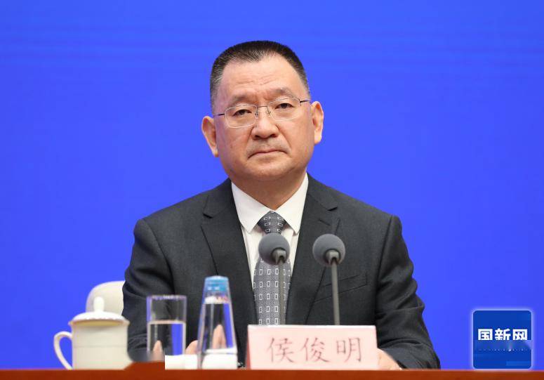 会上,财政部副部长王东伟,预算司司长王建凡,国库司司长李先忠,资产