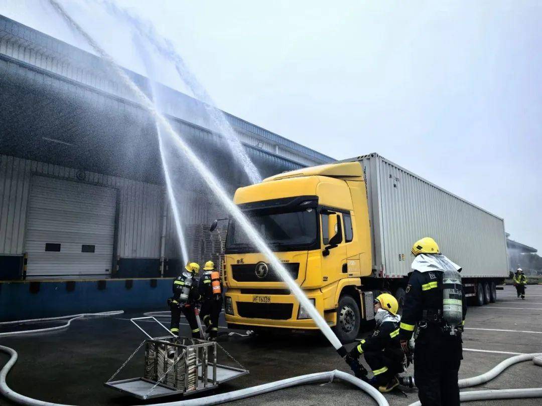 松江消防开展大跨度厂房灭火救援实战演练_作战能力_物流_消防车