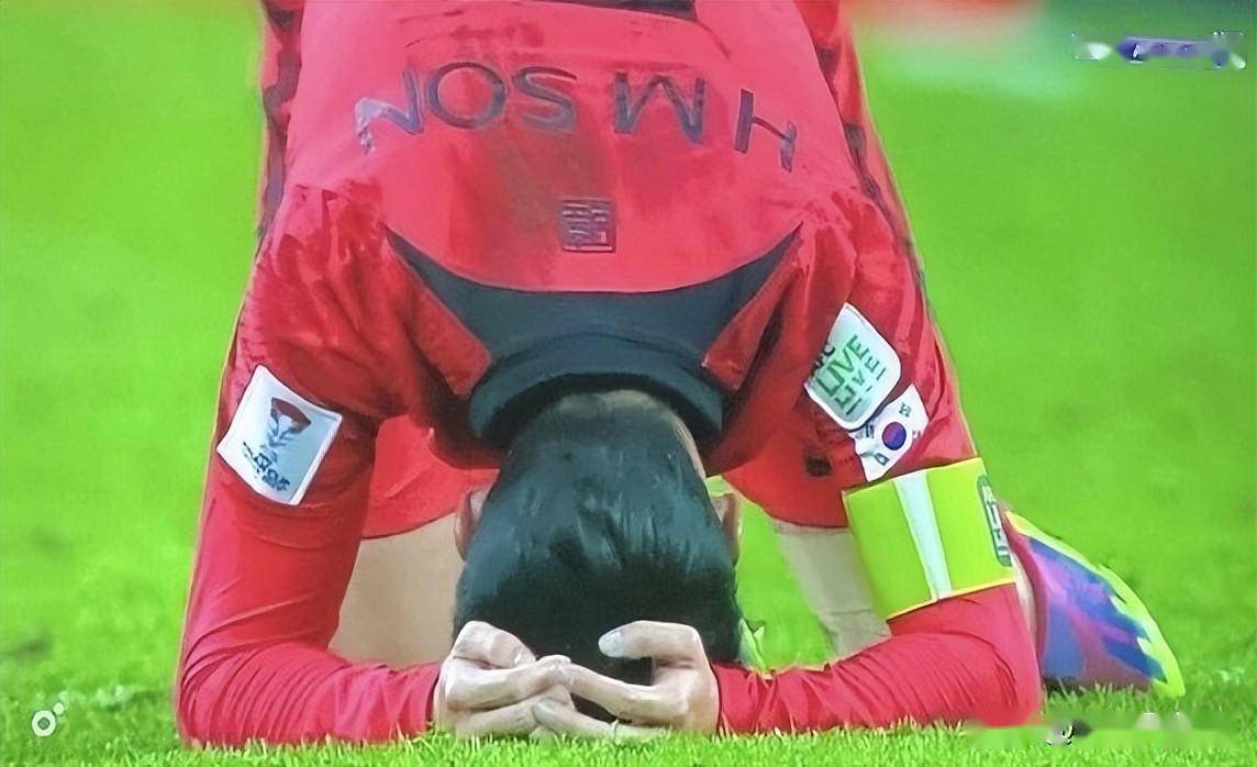 孙兴慜赛后跪地痛哭!