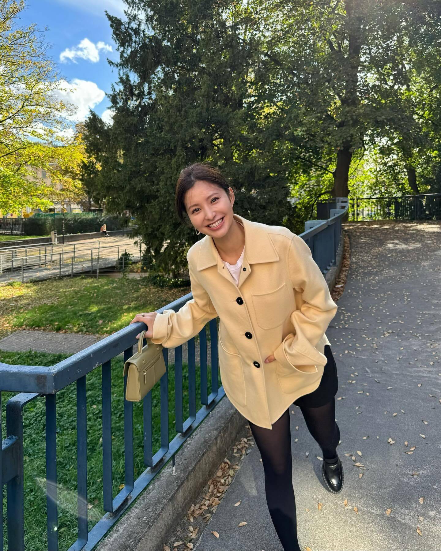 明松美玖是一名美妆博主,在ins上有超过14万的粉丝,年龄比堂安律大3岁