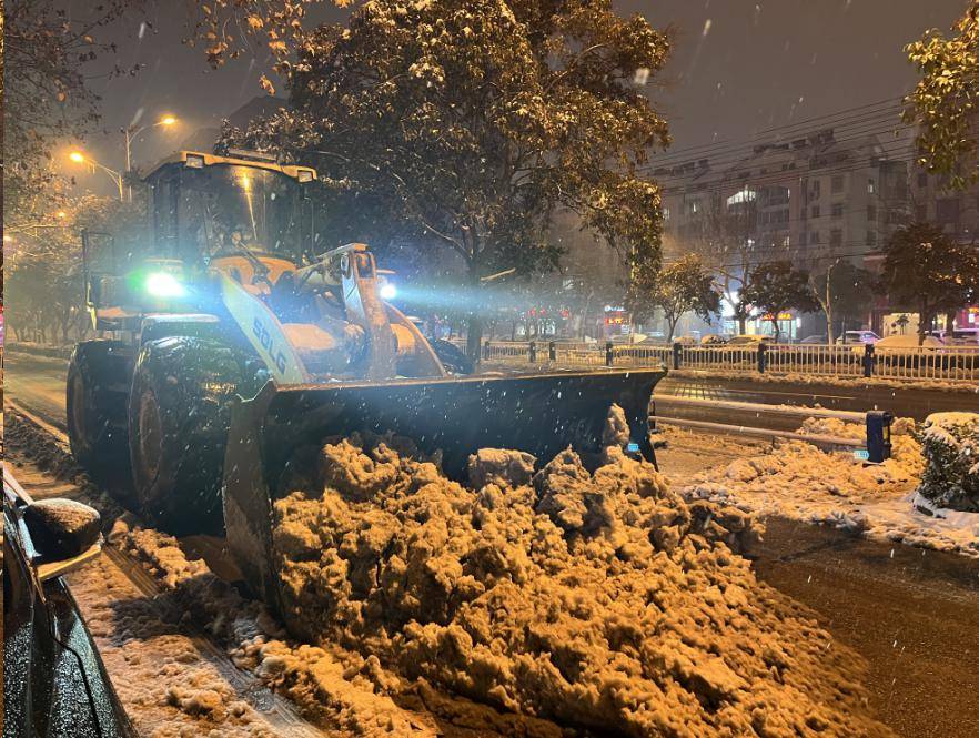 100台铲车!阜阳再次紧急调集!_积雪_除雪_路面