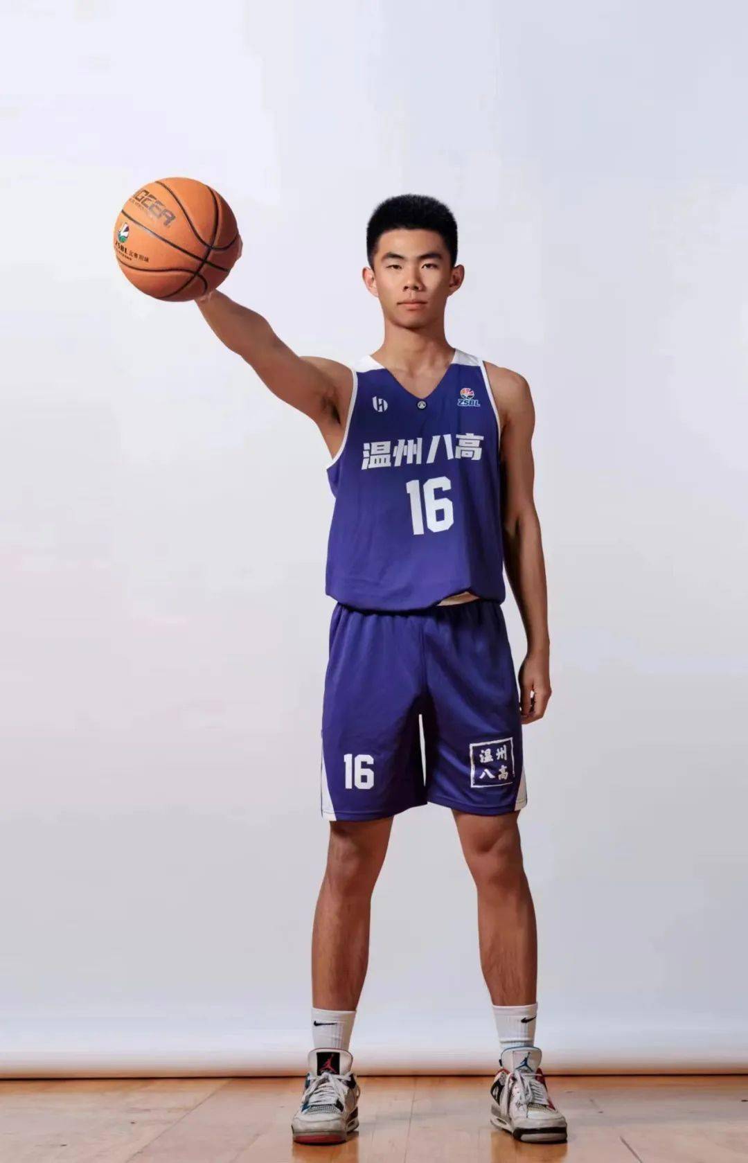 八高男篮打进省赛总决赛!_比赛_孩子_篮球