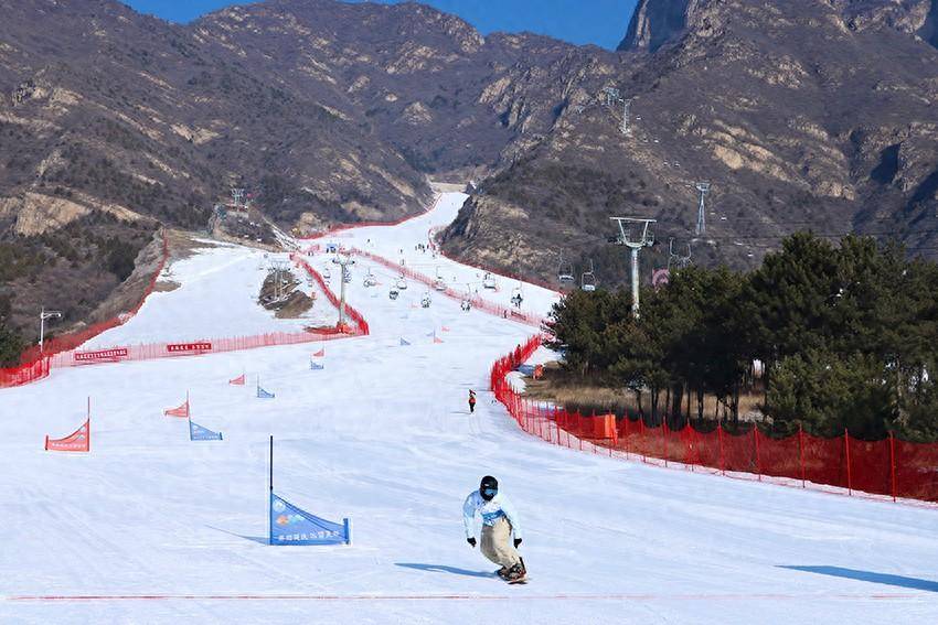北京延庆举办滑雪公开赛 助力京张体育文化旅游带建设