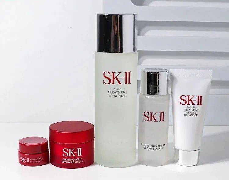 一套包含了当家明星产品:神仙水75ml   洁面20g   清露30ml  大红瓶