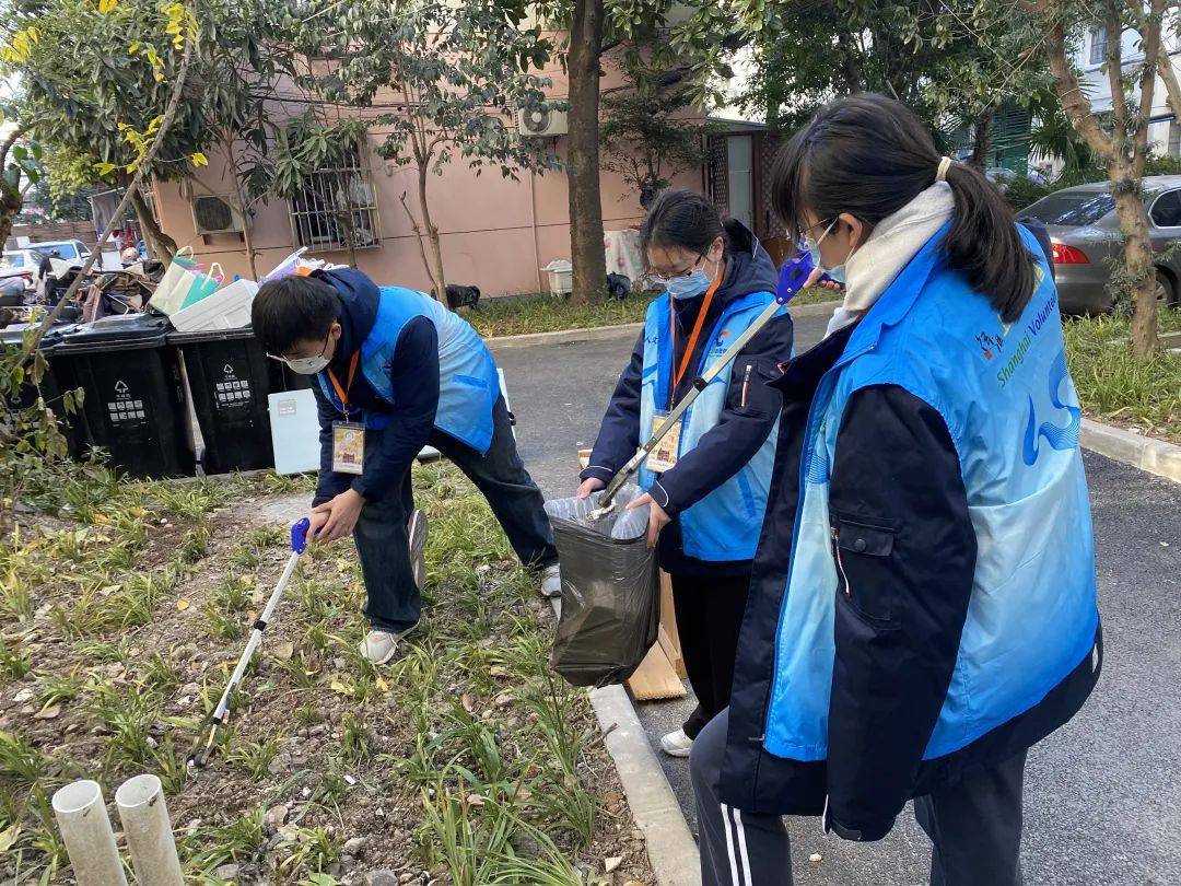 社会实践扫马路的图片图片