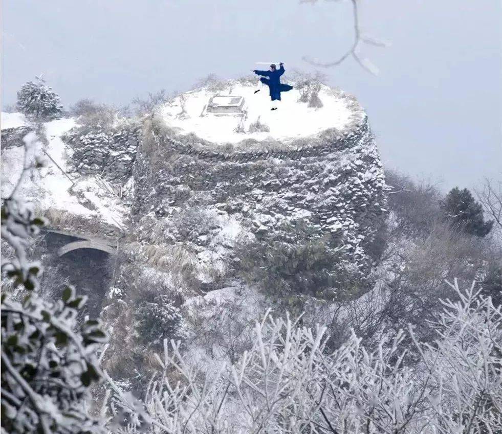 蕲春61仙人台罗田61天堂寨此刻走进天堂寨,山上有雾凇片片,山下有