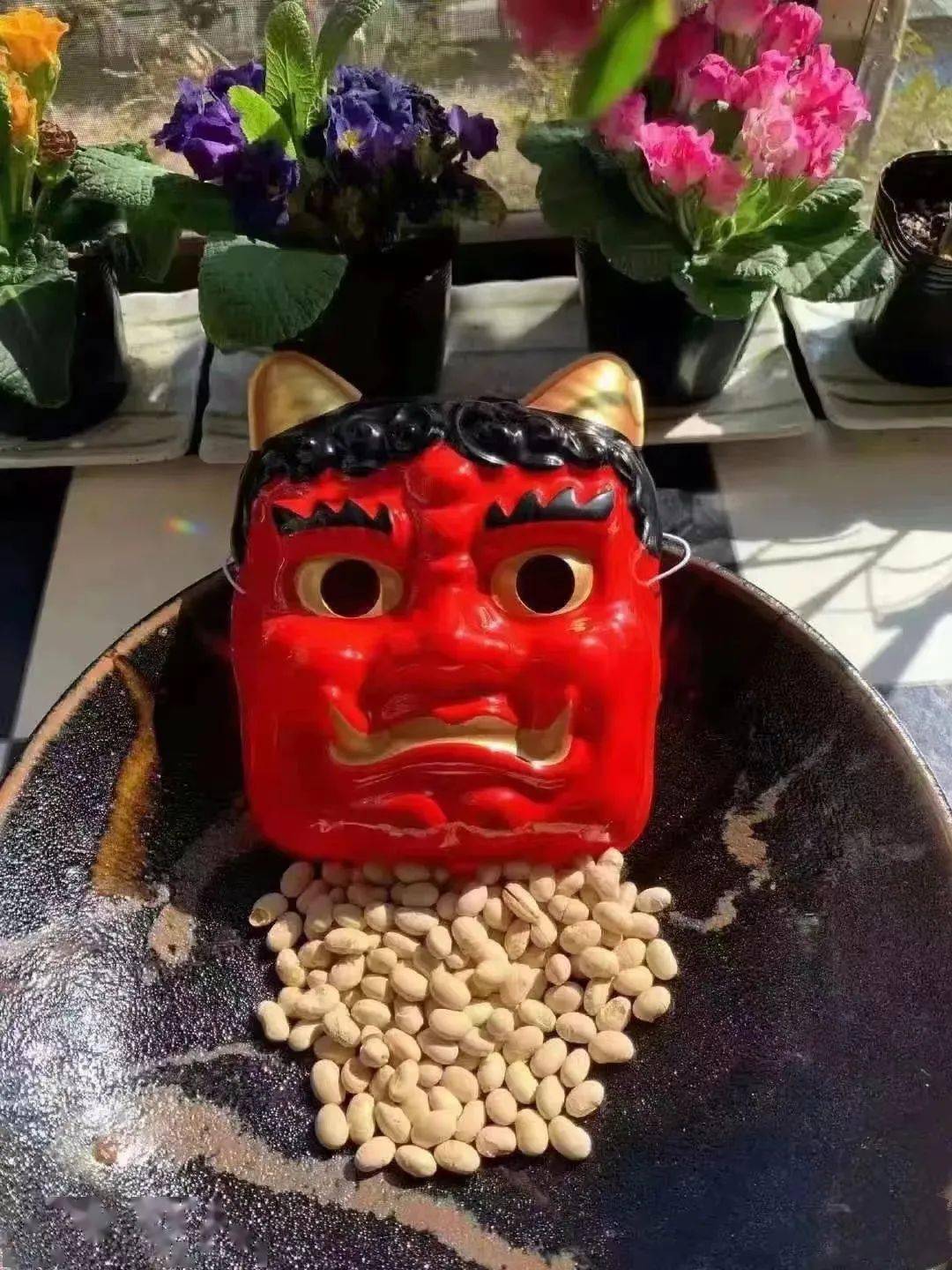 一种不能切断的寿司,叫做惠方卷,据说里面包了七种食材,代表著七福神