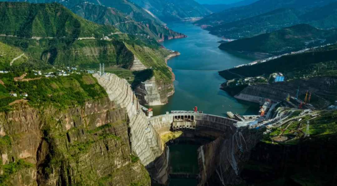 白鹤滩水电站大坝图片