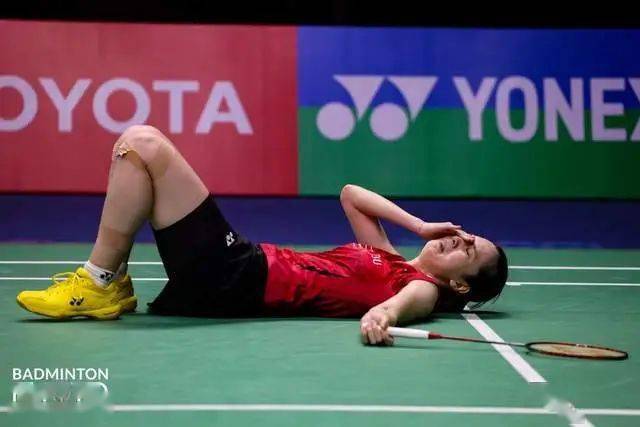 大堀彩夺冠落泪!父亲亲自指导摸头鼓励_日本_山口茜_女单