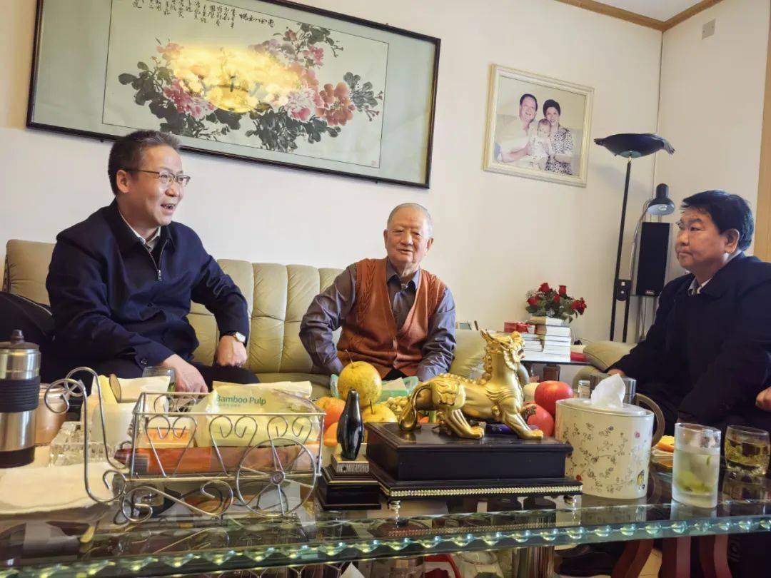 市人大常委会机关开展2024年春节前走访慰问活动
