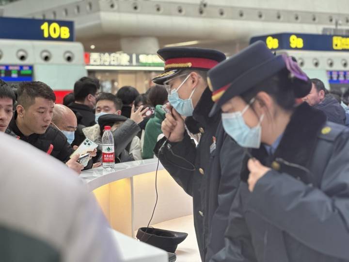 冰雪回家路|杭州东站多趟列车晚点,潮新闻现场直击_旅客_时间_铁路