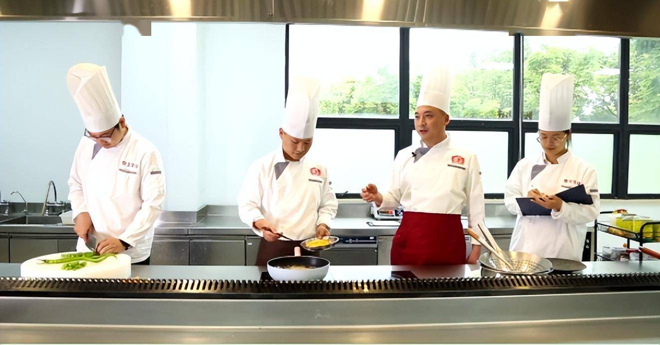 市值蒸发近50亿,关店求生,"预制菜一哥"被消费者狠狠上了一课_夏靖正