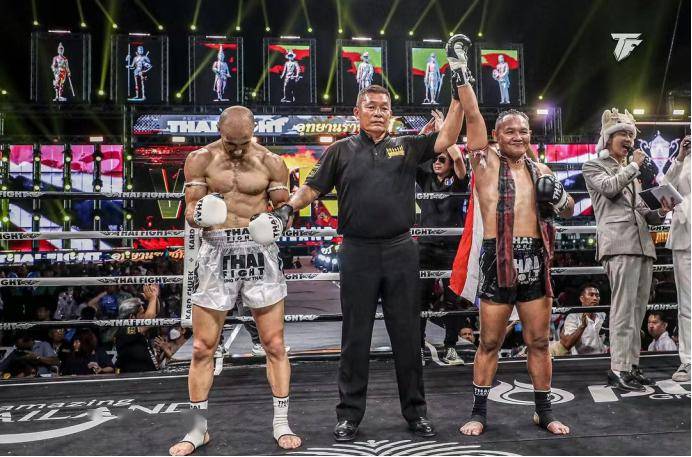 昨晚,善猜怪招频出击倒对手!"泰拳绿巨人"爆裂ko!