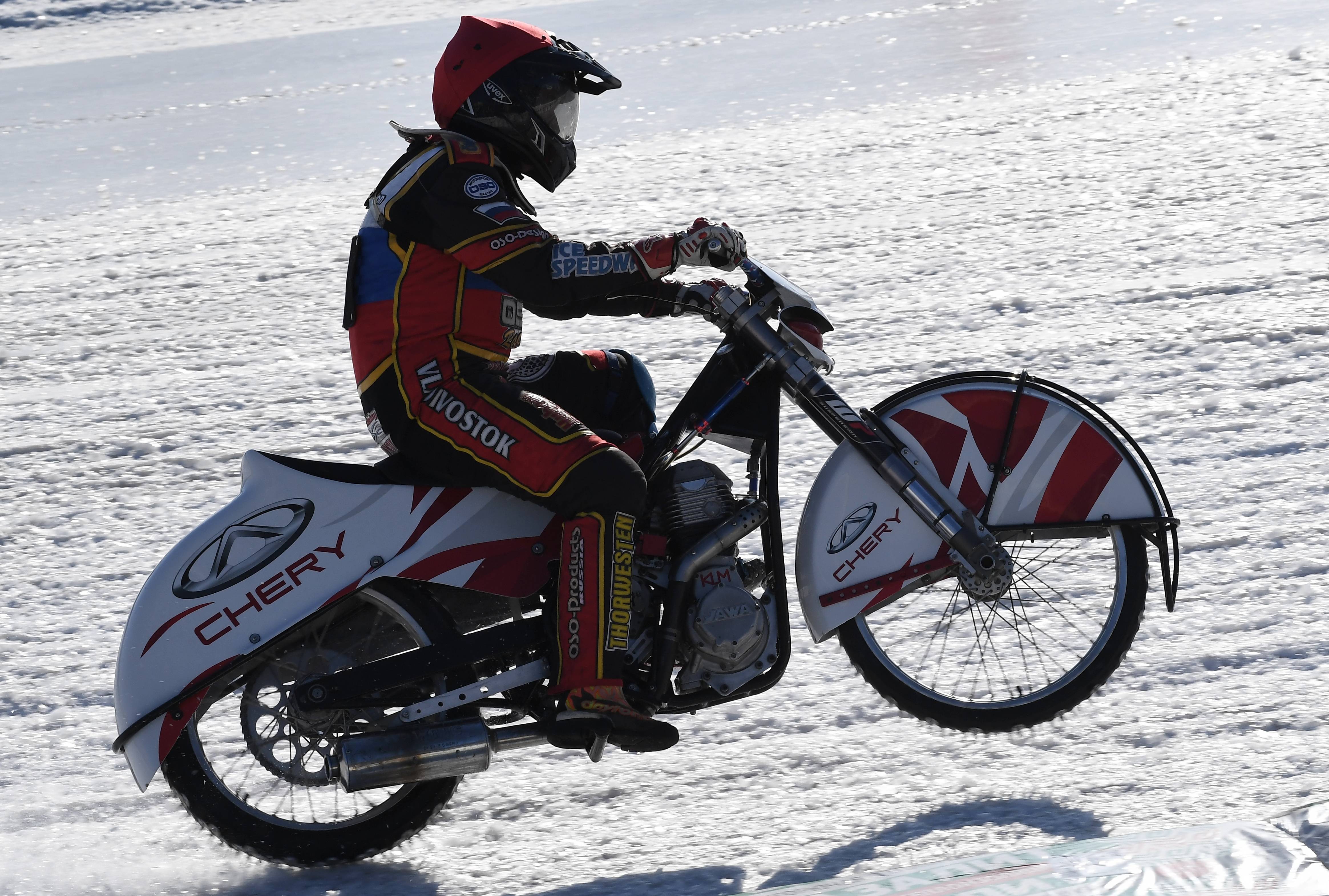 俄罗斯:冰上摩托车赛_新华社_选手_外代