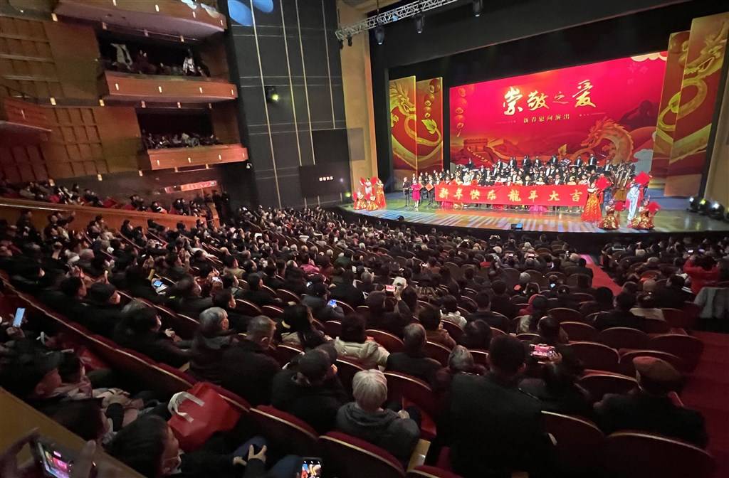 东方潮涌双拥情 上海举行“崇敬之爱”新春慰问演出_拥军优属_文化场所_基金会