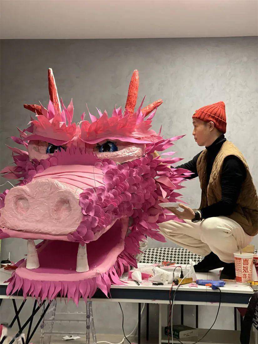 6名年轻人联手打造_王睿_龙头_龙的