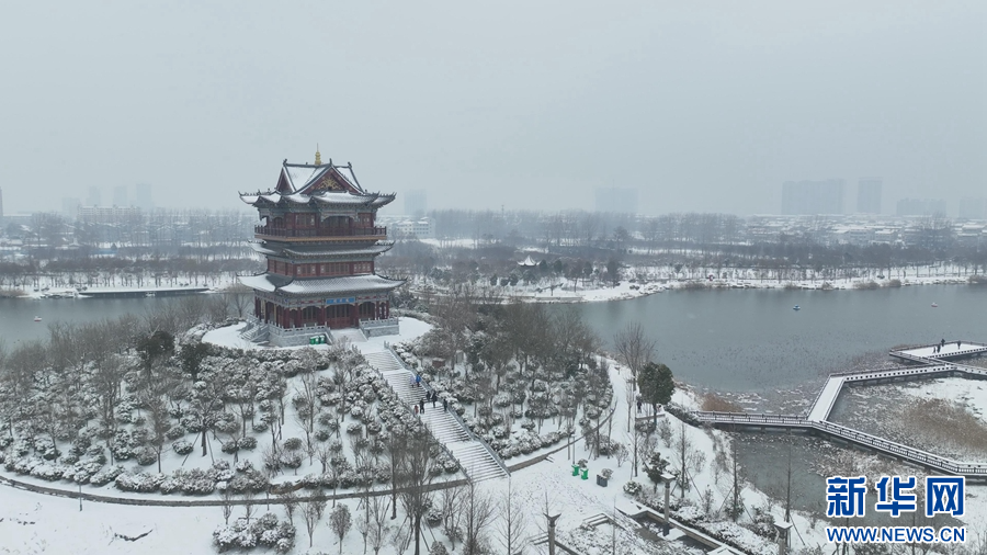 2月4日,河南省商丘市睢县迎来降雪.