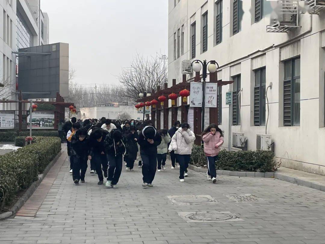 北辰支队深入南仓中学 筑牢消防安全防线_活动_工作