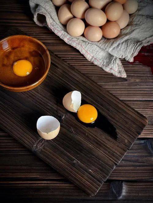 鸡蛋加上一物,是女人的补气丸,男人的肾宝,老人的长寿丹,孩童的健胃片