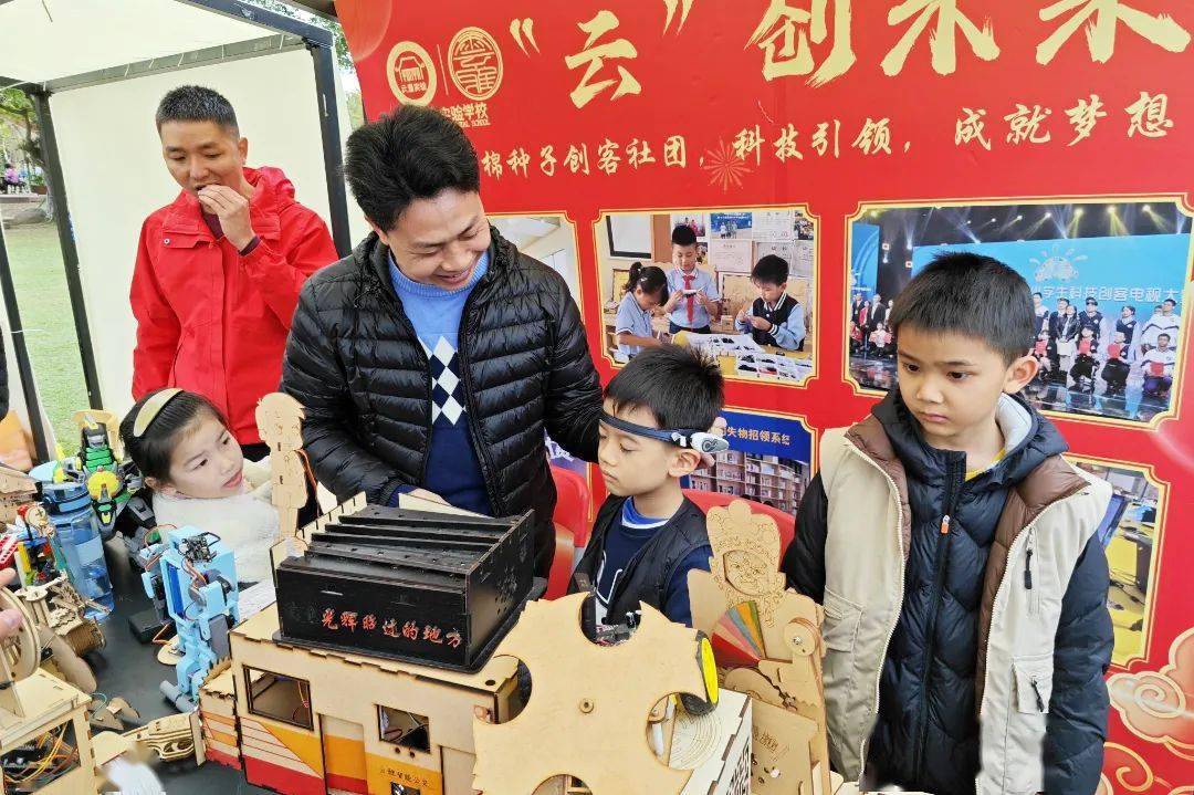 赛车3d打印技术体验炫酷机械赛车除了创客少年们对作品展示和讲解外
