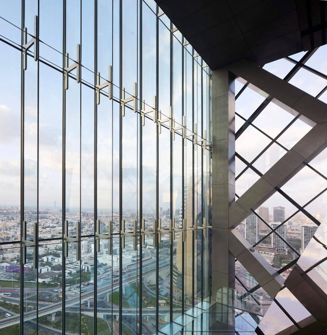 迪拜上空惊现玻璃盒子,架在两栋楼之间,又解锁一新地标_悬臂_游客
