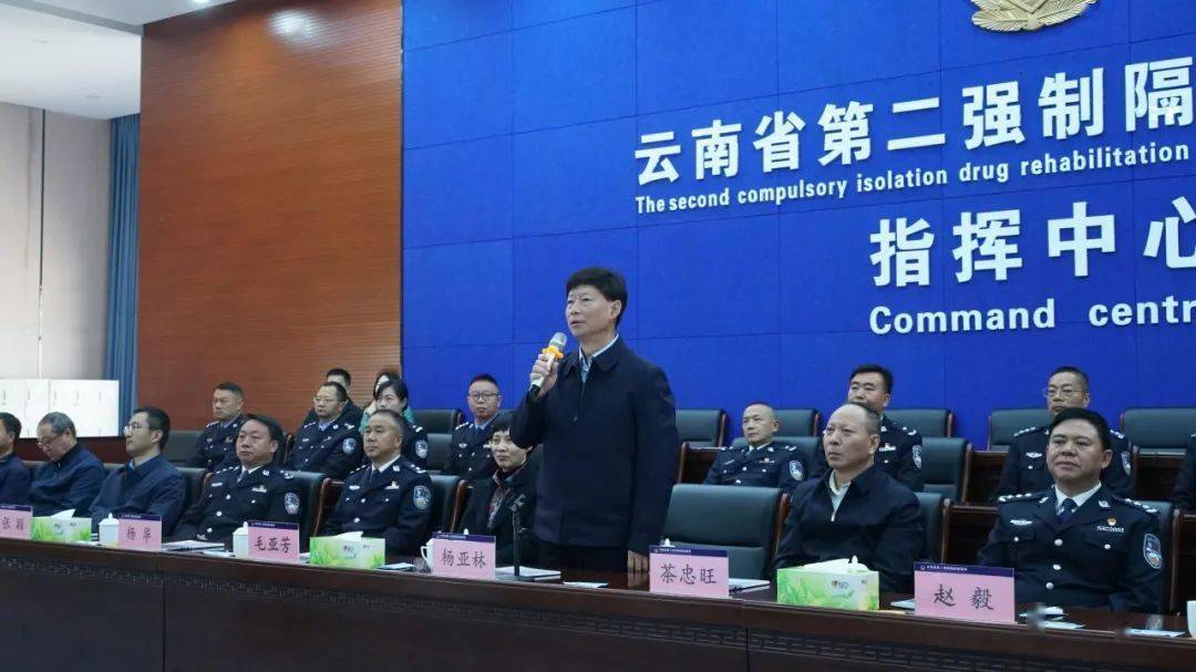 省委政法委副书记吴朝武,省司法厅厅长茶忠旺等参加调研慰问.