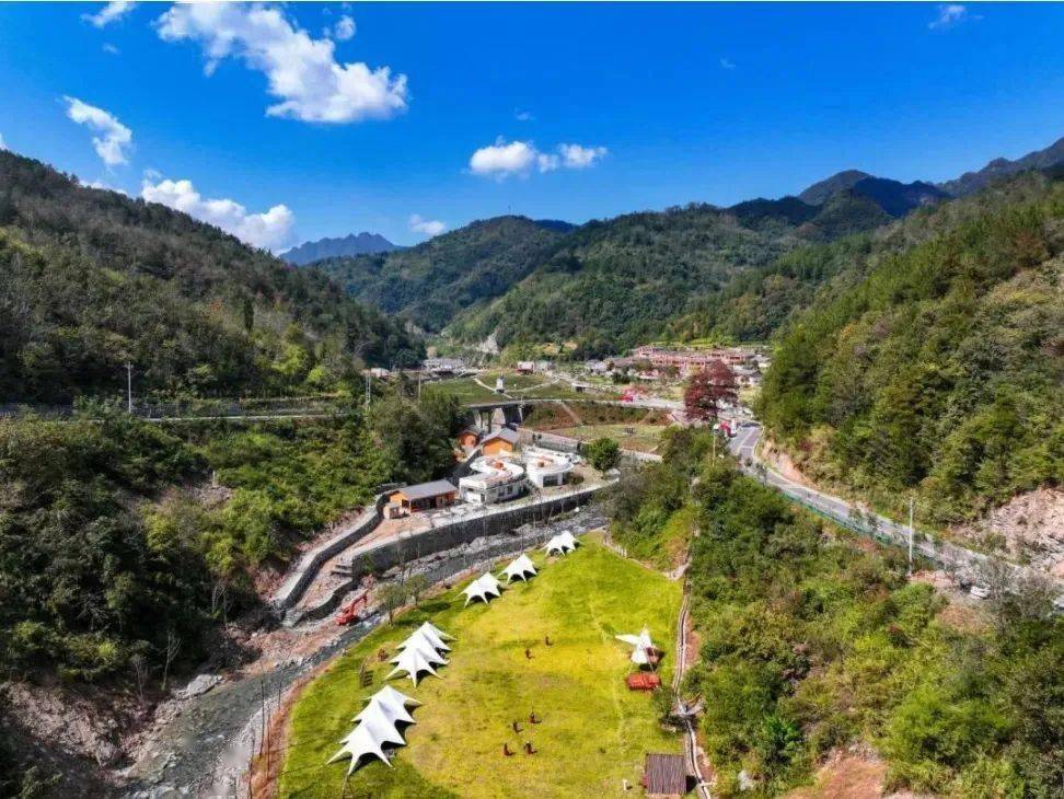 关垭楚长城——绿之恋——龙王垭茶文化旅游区——黄花沟旅游区——皇