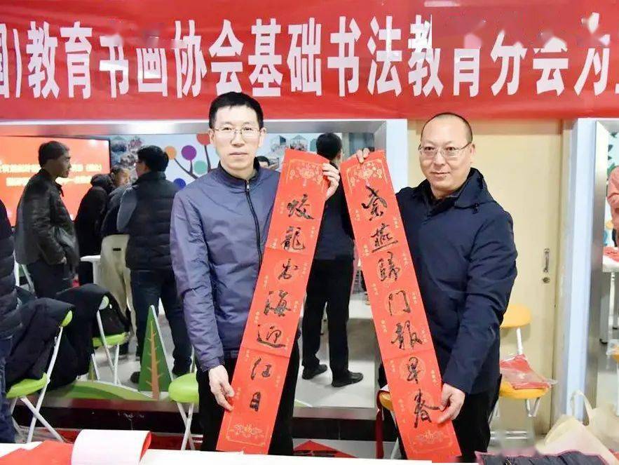 邓宝剑重返母校为宣化一中师生"书写"新春祝福_春联