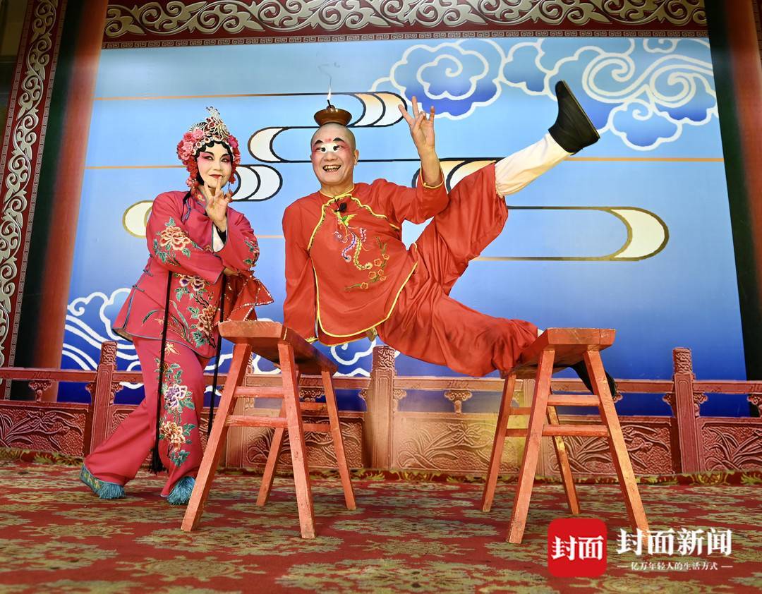 喝盖碗茶变成吃爆米花 在三花川剧团看演出的观众越来