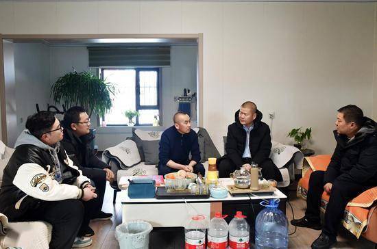 第八师一四一团节前党委慰问劳模_陈俊_工作_祝福