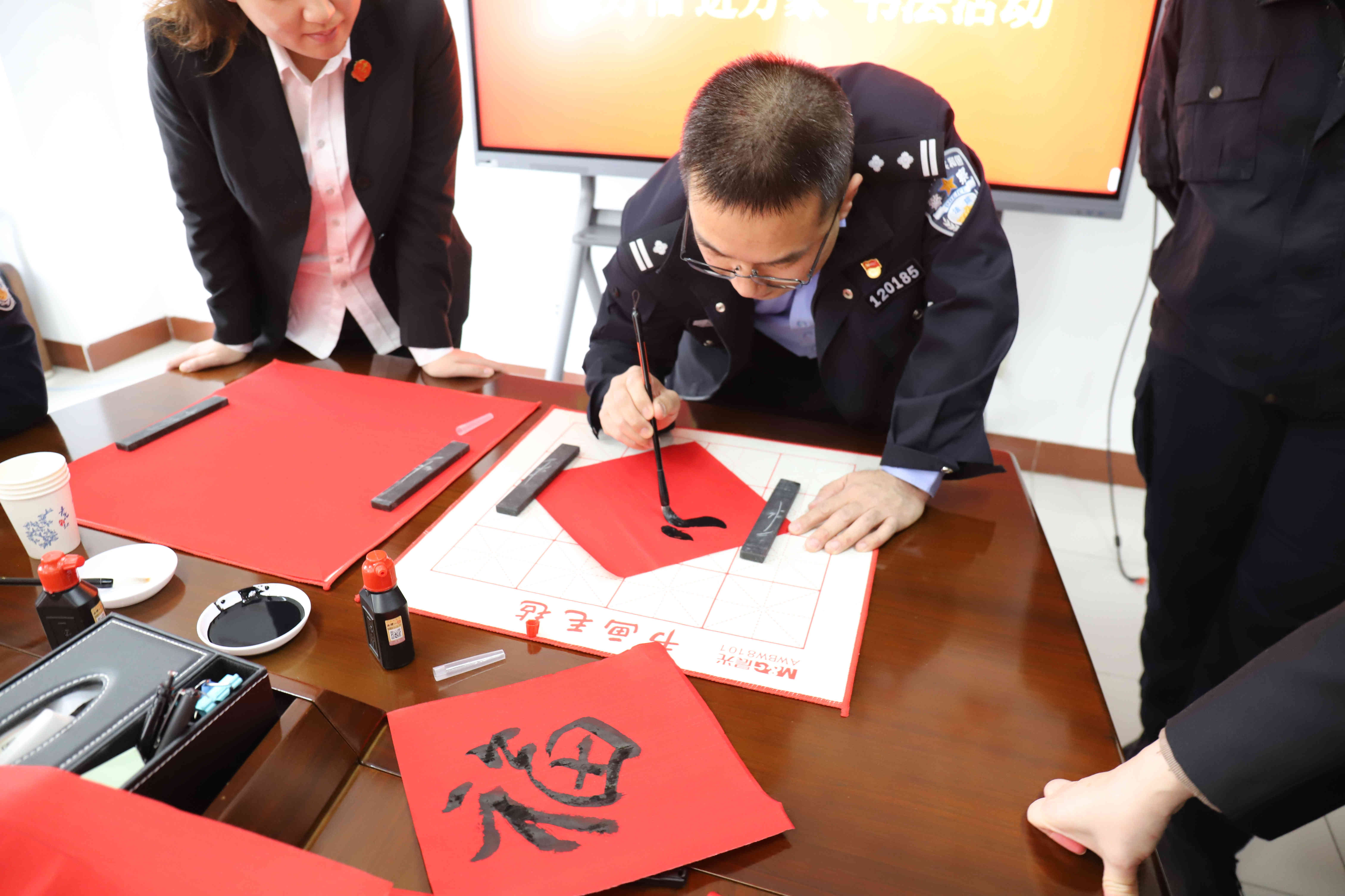 "见行见效 津彩绽放"活动参赛作品:送万福 进万家